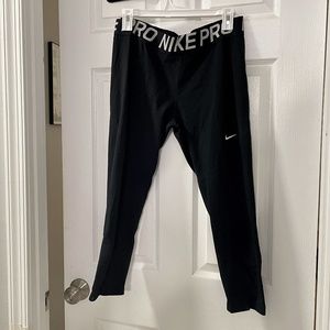 NWOT: Nike Pro Plus Size Dry-Fit Cropped / Capri Leggings in Black, XXL